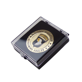 Médaille avec boîtier -...