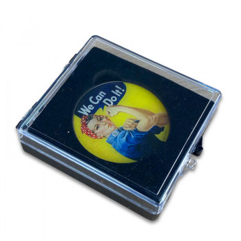 Medal with box: We Can Do It!